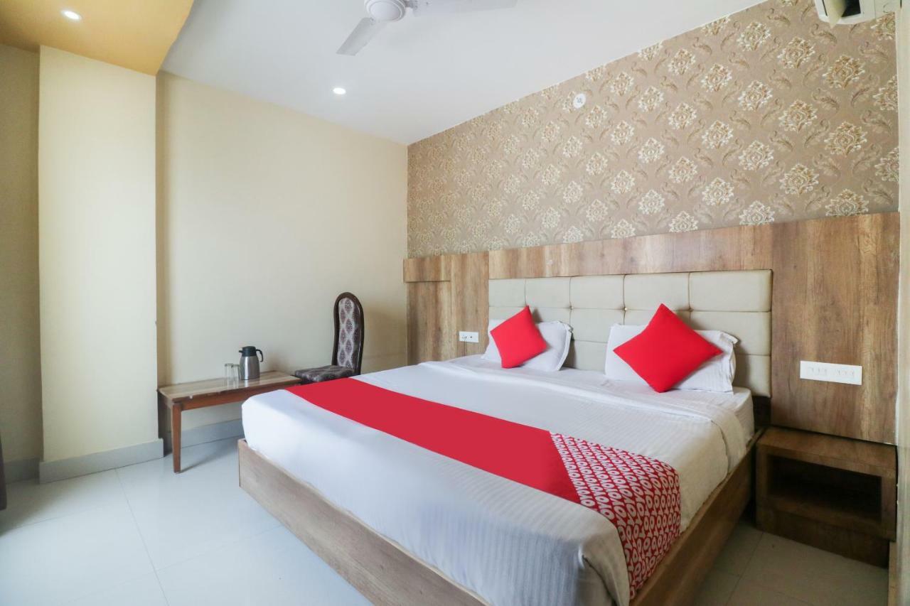 Oyo 48974 Hotel Shweta Residency Waranasi Zewnętrze zdjęcie